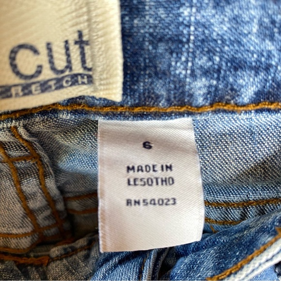 Gap Womens Boot Cut Capri Jeans Sz 6 Blue Medium Wash Distressed Stretch Denim - Picture 6 of 10